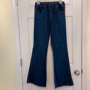 UMGEE. Size Medium.  Elastic Waist Boot Cut Jeans.